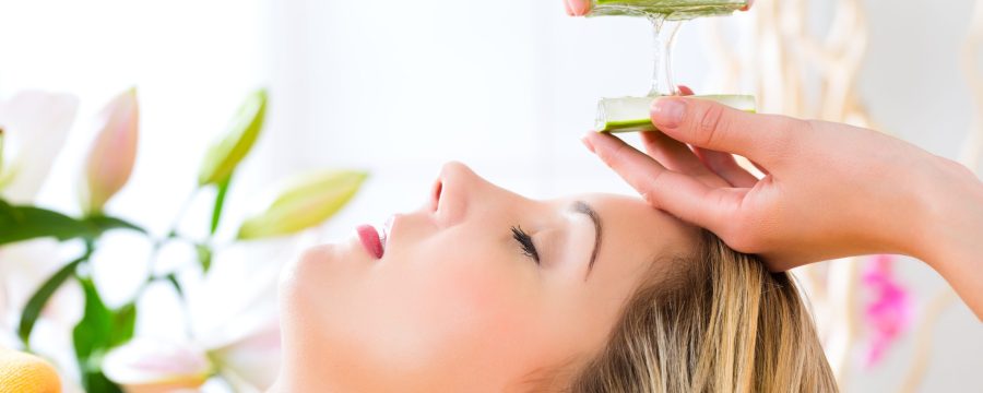 Wellness,-,Woman,Receiving,Head,Or,Face,Massage,Whit,Aloe